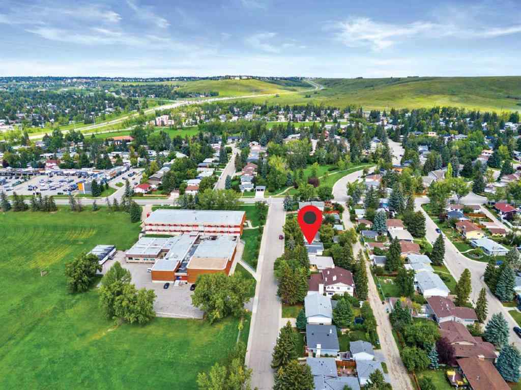 MLS® A2247229 - 5212 33 Street NW in Brentwood Calgary, Residential