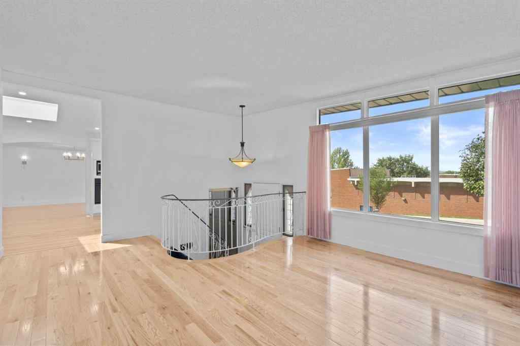 MLS® A2247229 - 5212 33 Street NW in Brentwood Calgary, Residential