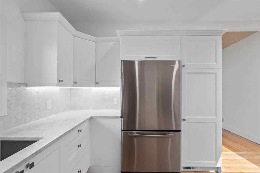 MLS® A2247229 - 5212 33 Street NW in Brentwood Calgary, Residential