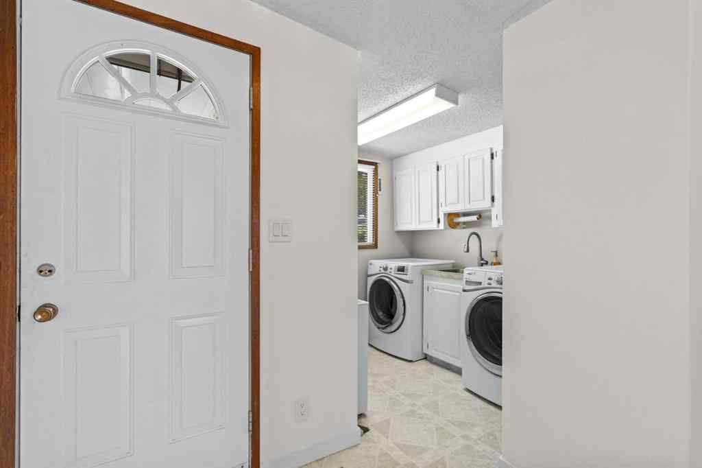 MLS® A2247229 - 5212 33 Street NW in Brentwood Calgary, Residential