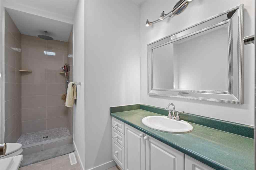 MLS® A2247229 - 5212 33 Street NW in Brentwood Calgary, Residential