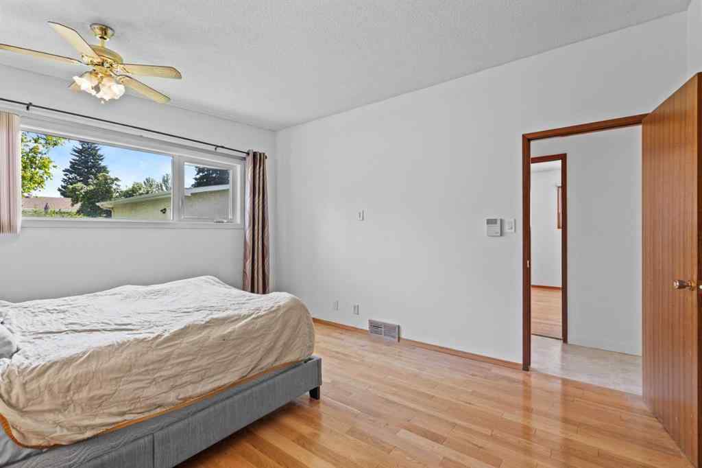 MLS® A2247229 - 5212 33 Street NW in Brentwood Calgary, Residential