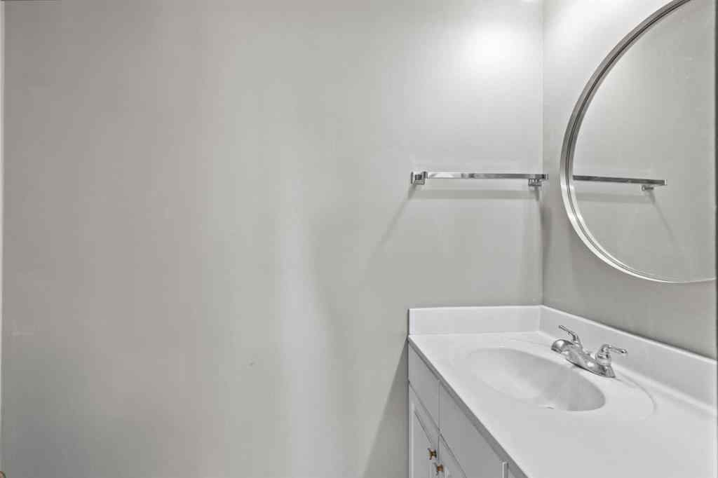 MLS® A2247229 - 5212 33 Street NW in Brentwood Calgary, Residential