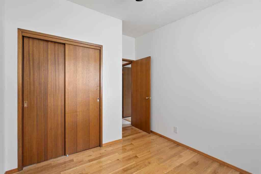 MLS® A2247229 - 5212 33 Street NW in Brentwood Calgary, Residential