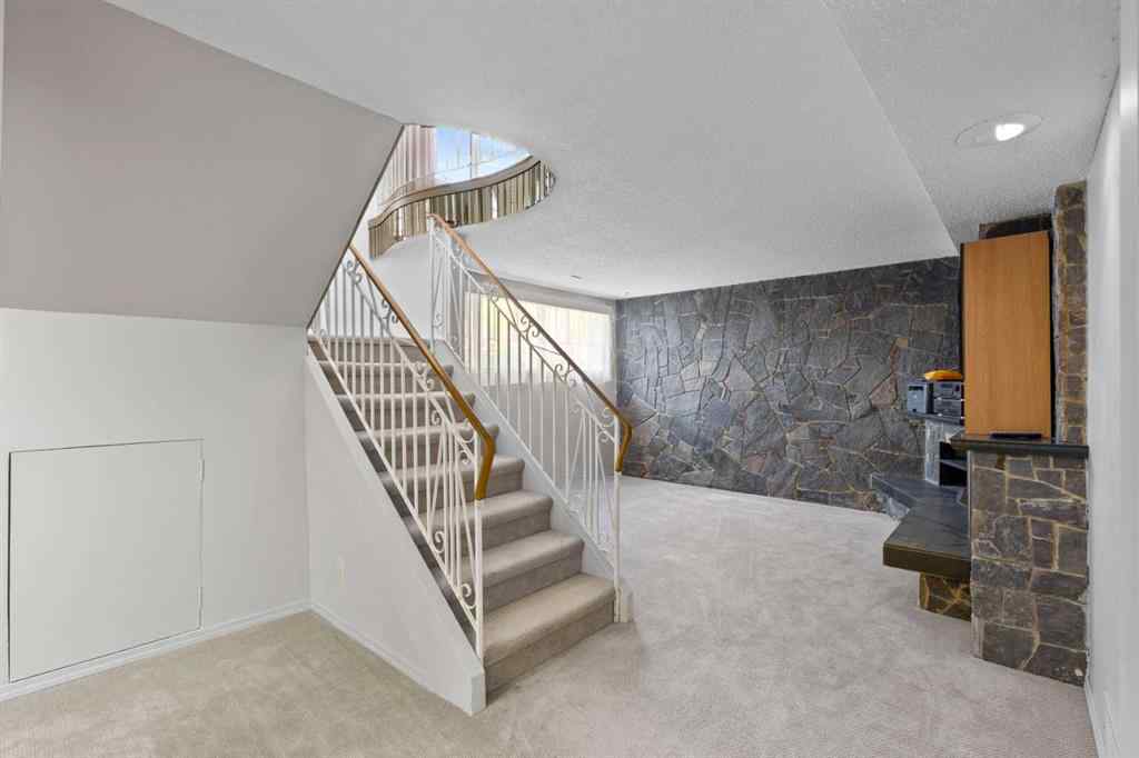MLS® A2247229 - 5212 33 Street NW in Brentwood Calgary, Residential