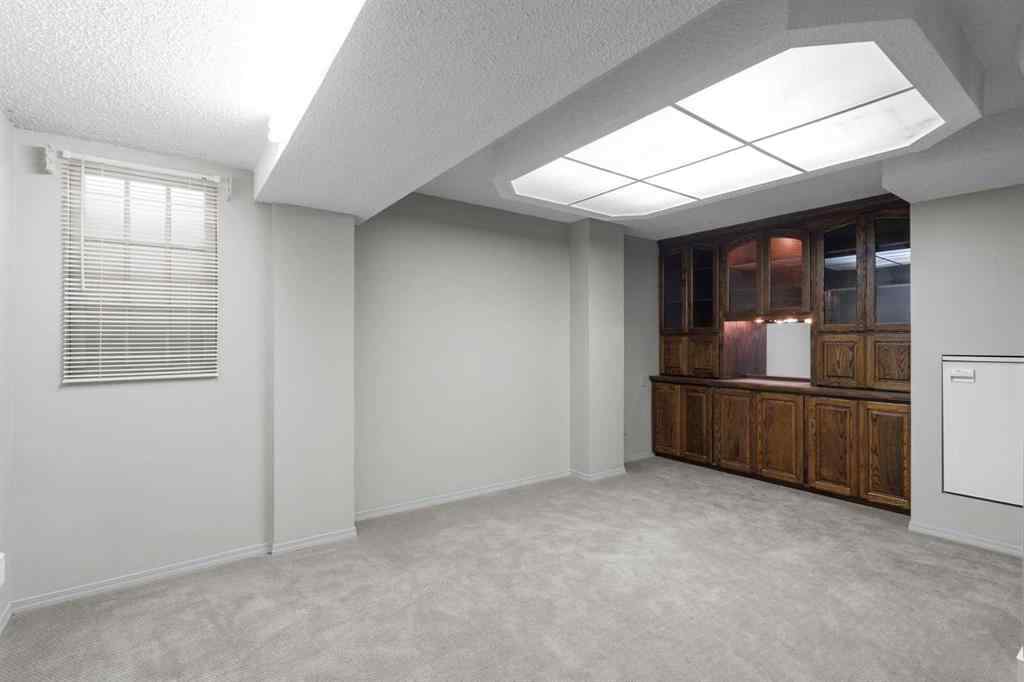 MLS® A2247229 - 5212 33 Street NW in Brentwood Calgary, Residential