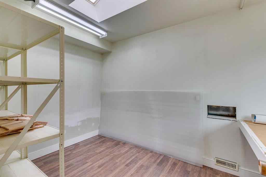 MLS® A2247230 - 5624 Ladbrooke Drive SW in Lakeview Calgary, Residential