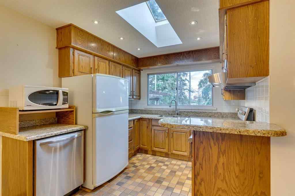 MLS® A2247230 - 5624 Ladbrooke Drive SW in Lakeview Calgary, Residential