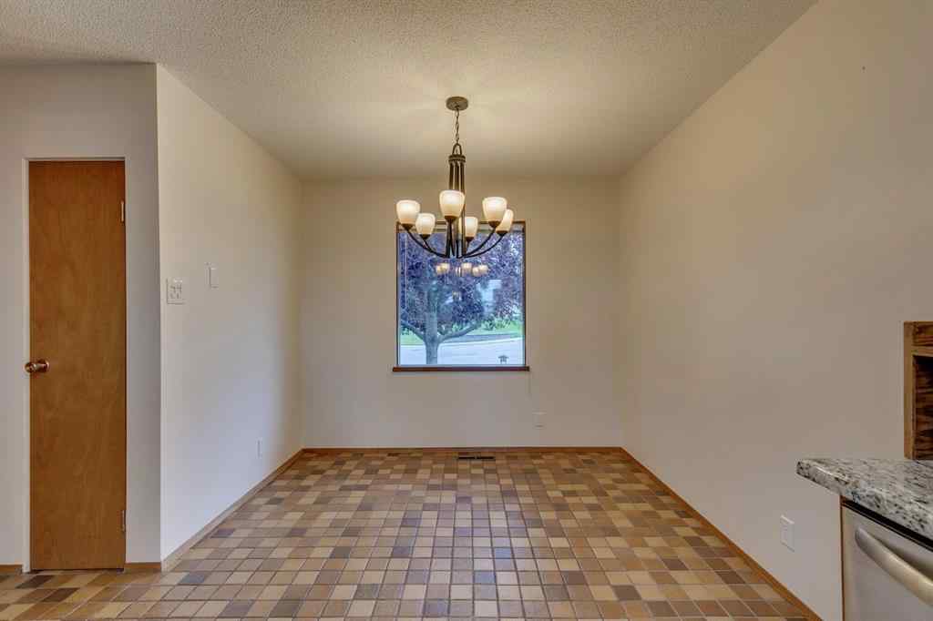 MLS® A2247230 - 5624 Ladbrooke Drive SW in Lakeview Calgary, Residential