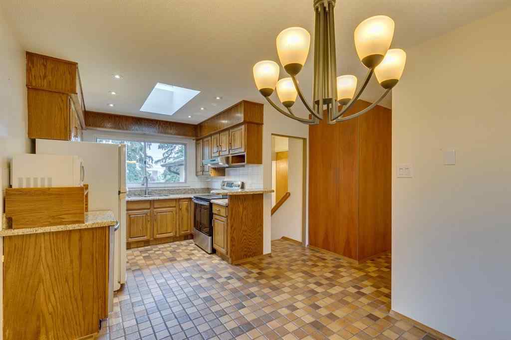MLS® A2247230 - 5624 Ladbrooke Drive SW in Lakeview Calgary, Residential