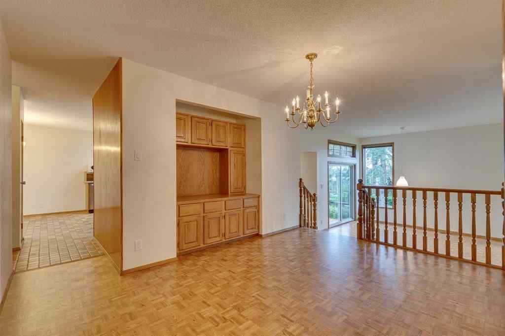 MLS® A2247230 - 5624 Ladbrooke Drive SW in Lakeview Calgary, Residential