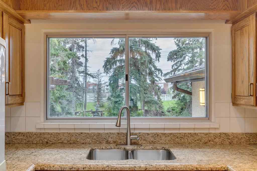 MLS® A2247230 - 5624 Ladbrooke Drive SW in Lakeview Calgary, Residential