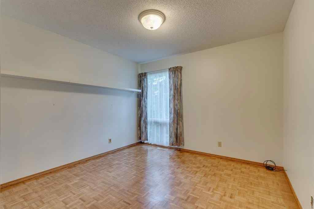 MLS® A2247230 - 5624 Ladbrooke Drive SW in Lakeview Calgary, Residential