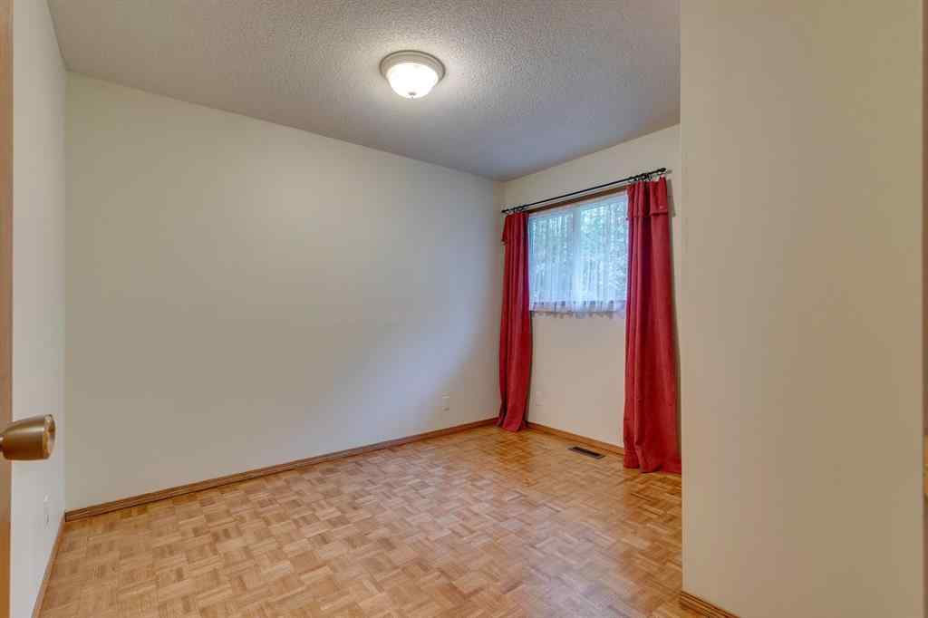 MLS® A2247230 - 5624 Ladbrooke Drive SW in Lakeview Calgary, Residential