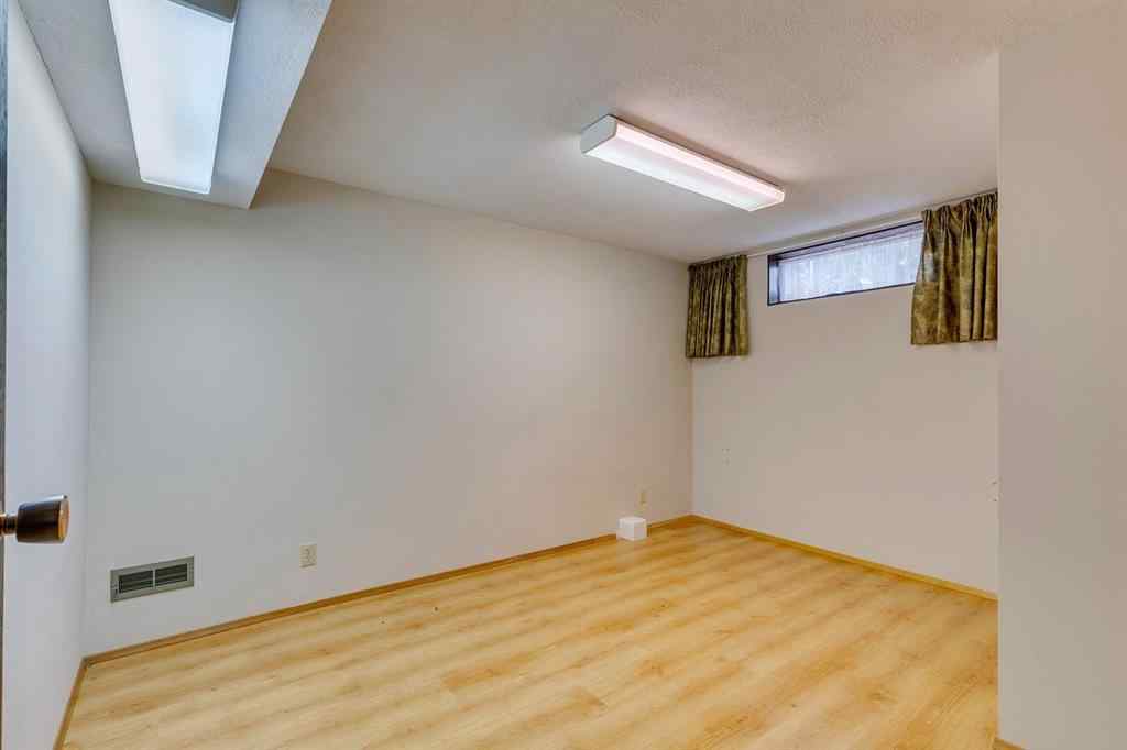 MLS® A2247230 - 5624 Ladbrooke Drive SW in Lakeview Calgary, Residential