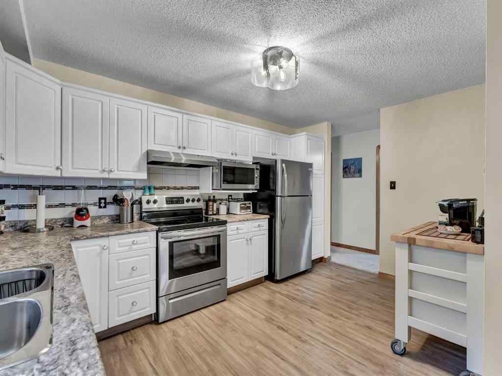 MLS® A2247237 - Unit #2 407 Macleod Trail SE in SE Hill Medicine Hat, Residential