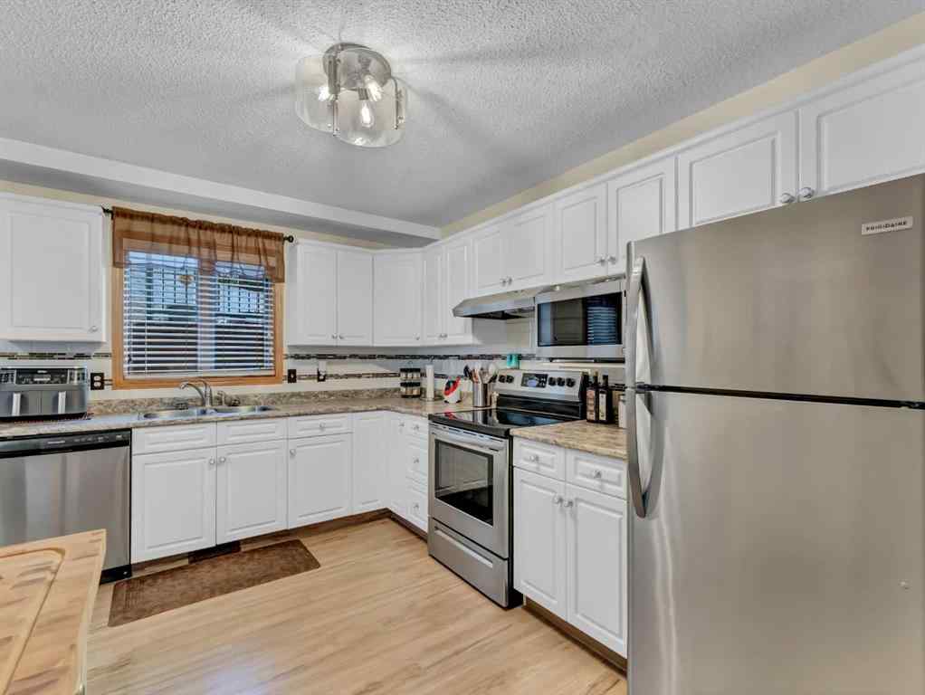 MLS® A2247237 - Unit #2 407 Macleod Trail SE in SE Hill Medicine Hat, Residential