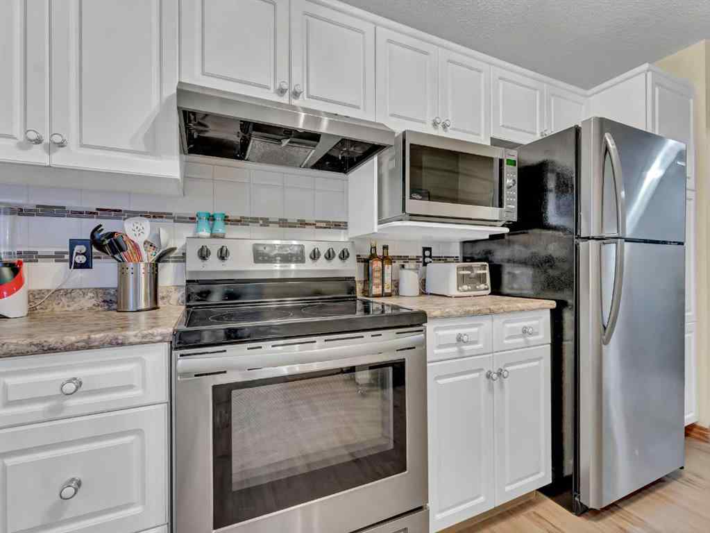 MLS® A2247237 - Unit #2 407 Macleod Trail SE in SE Hill Medicine Hat, Residential