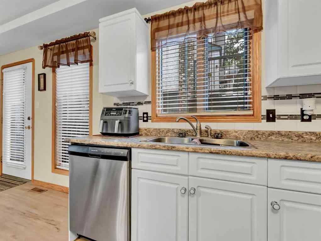 MLS® A2247237 - Unit #2 407 Macleod Trail SE in SE Hill Medicine Hat, Residential