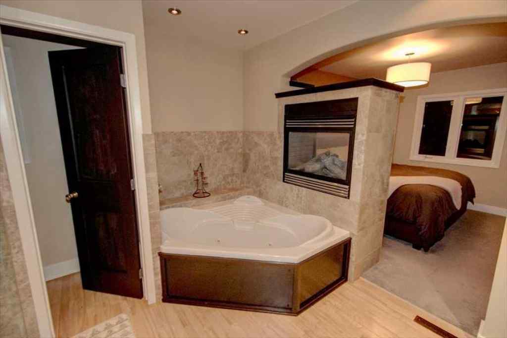 MLS® A2247244 - 1604 Scotland Street SW in Scarboro Calgary, Residential
