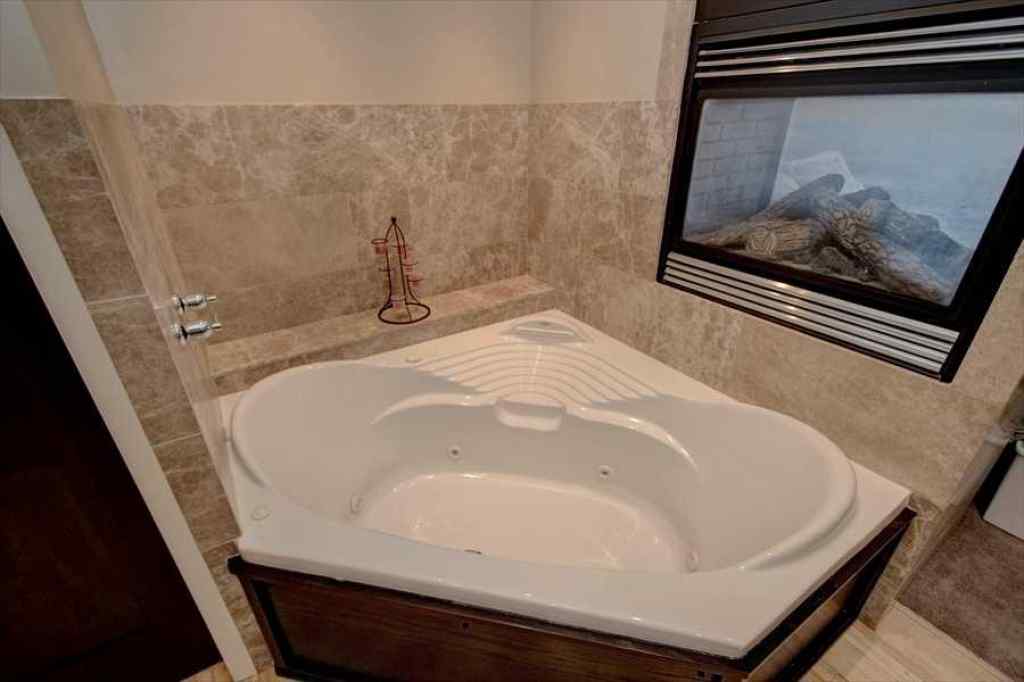 MLS® A2247244 - 1604 Scotland Street SW in Scarboro Calgary, Residential
