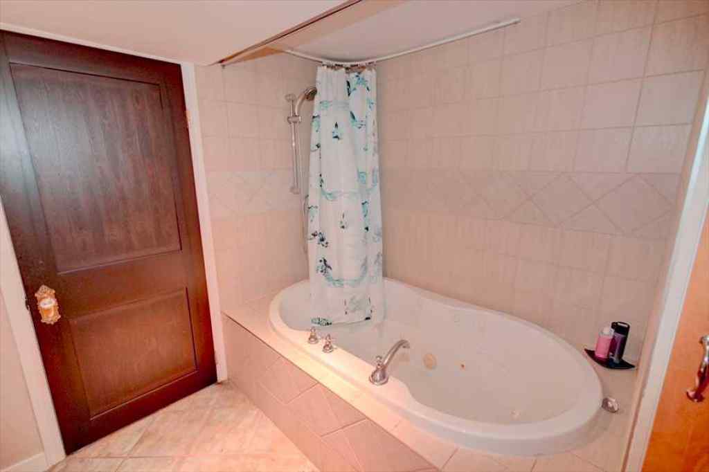MLS® A2247244 - 1604 Scotland Street SW in Scarboro Calgary, Residential