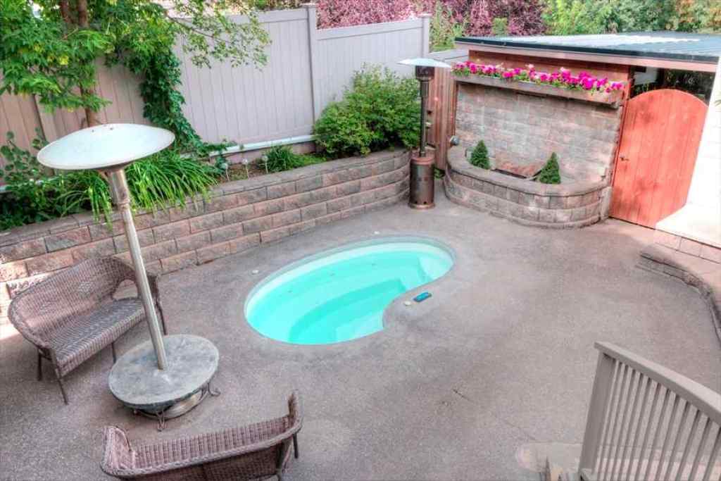 MLS® A2247244 - 1604 Scotland Street SW in Scarboro Calgary, Residential
