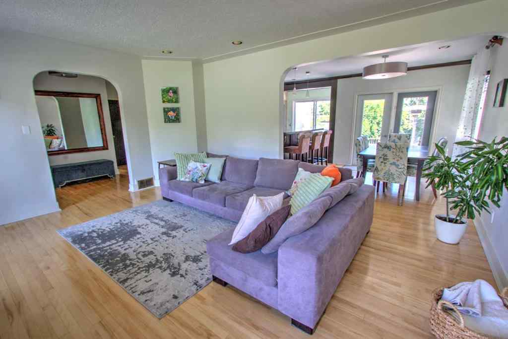 MLS® A2247244 - 1604 Scotland Street SW in Scarboro Calgary, Residential