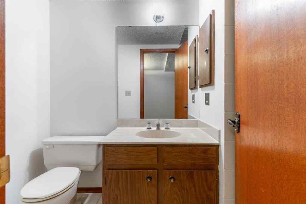 MLS® A2247245 - 1008 Shawnee Drive SW in Shawnee Slopes Calgary, Residential