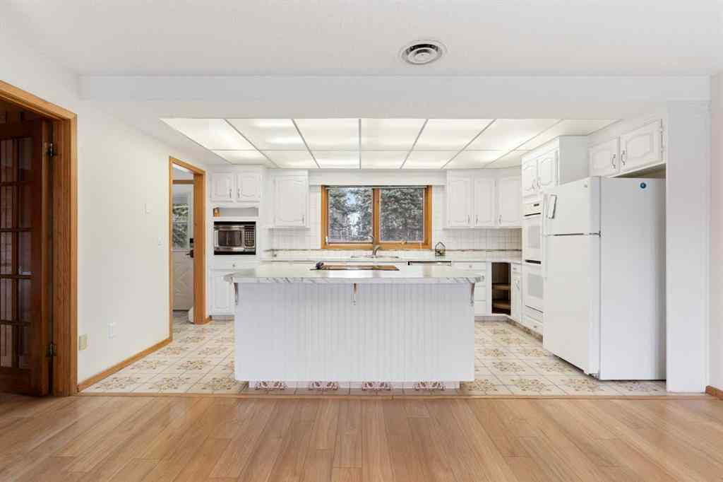 MLS® A2247245 - 1008 Shawnee Drive SW in Shawnee Slopes Calgary, Residential