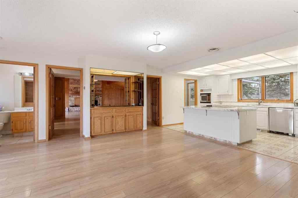 MLS® A2247245 - 1008 Shawnee Drive SW in Shawnee Slopes Calgary, Residential