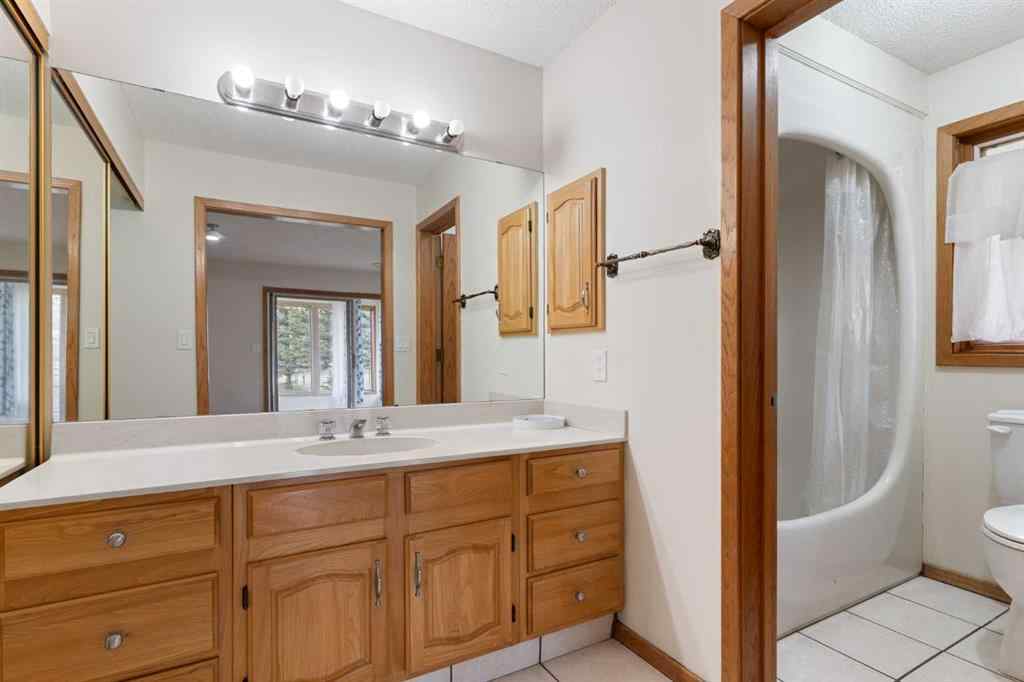 MLS® A2247245 - 1008 Shawnee Drive SW in Shawnee Slopes Calgary, Residential