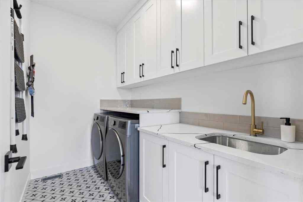 MLS® A2247249 - 906 39 Street SW in Rosscarrock Calgary, Residential