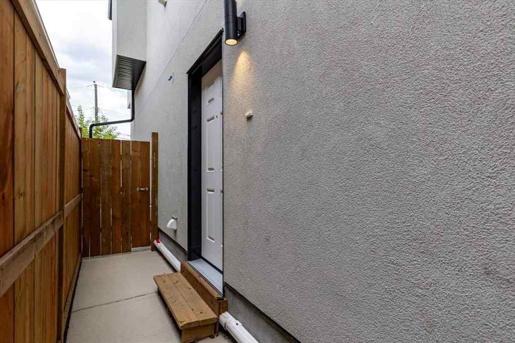 MLS® A2247249 - 906 39 Street SW in Rosscarrock Calgary, Residential
