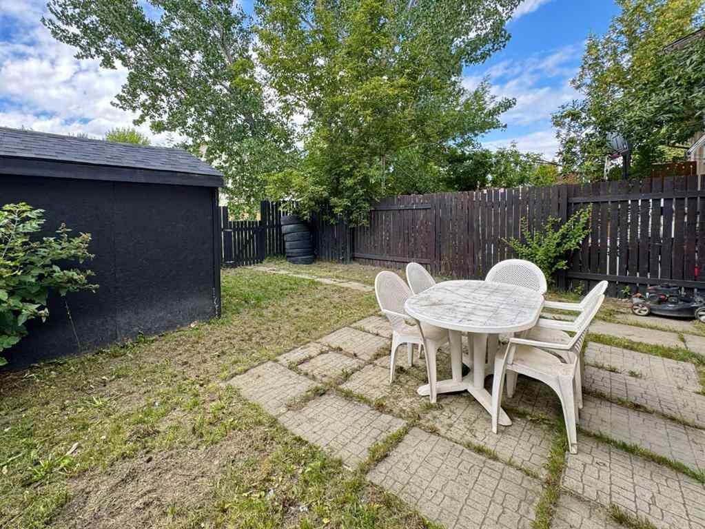 MLS® A2247258 - 545 Columbia Boulevard W in Varsity Village Lethbridge, Residential