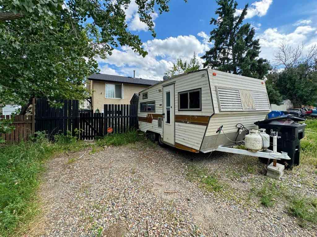 MLS® A2247258 - 545 Columbia Boulevard W in Varsity Village Lethbridge, Residential