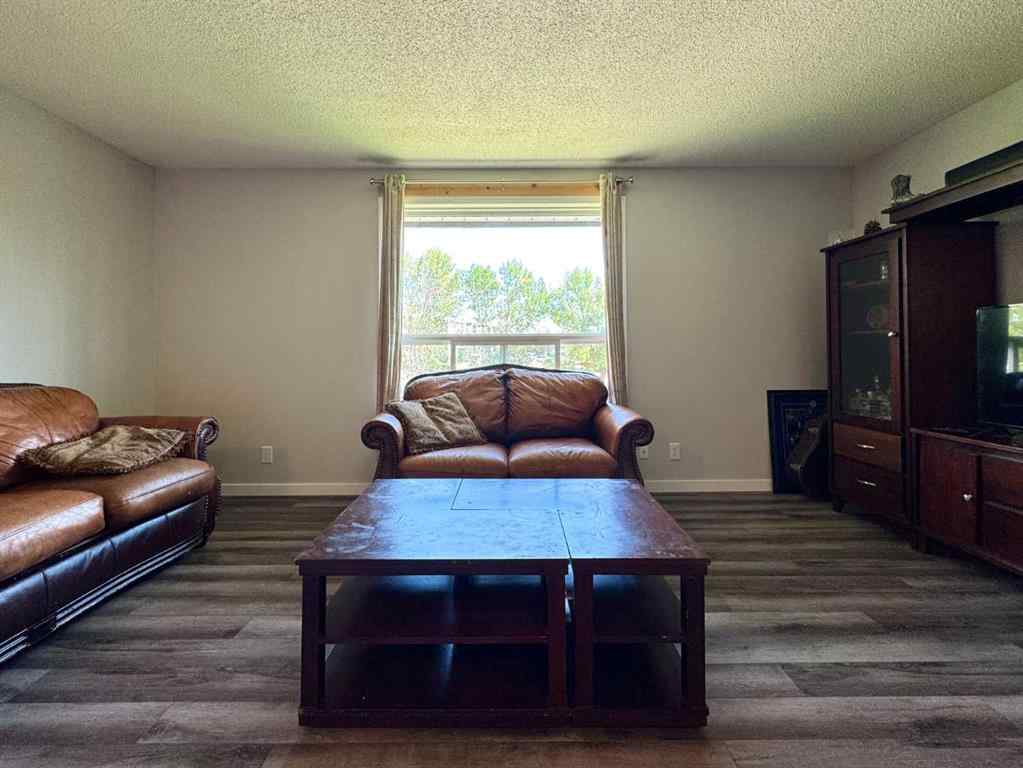 MLS® A2247258 - 545 Columbia Boulevard W in Varsity Village Lethbridge, Residential
