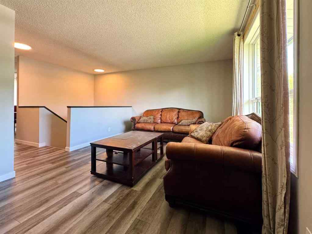 MLS® A2247258 - 545 Columbia Boulevard W in Varsity Village Lethbridge, Residential