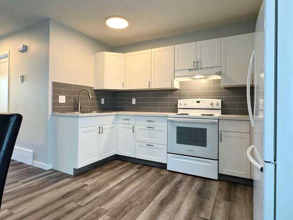 MLS® A2247258 - 545 Columbia Boulevard W in Varsity Village Lethbridge, Residential
