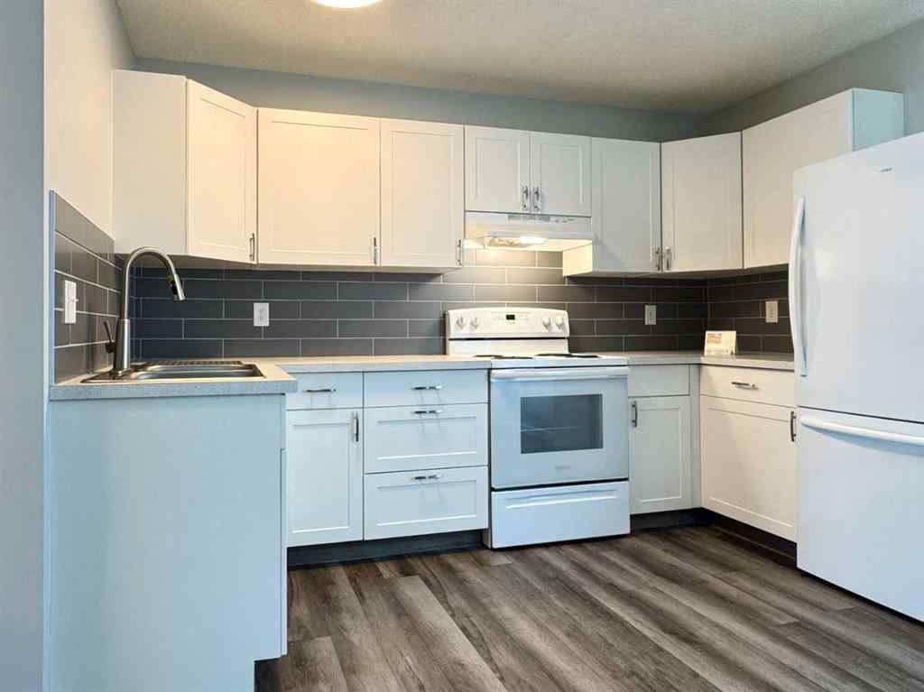 MLS® A2247258 - 545 Columbia Boulevard W in Varsity Village Lethbridge, Residential