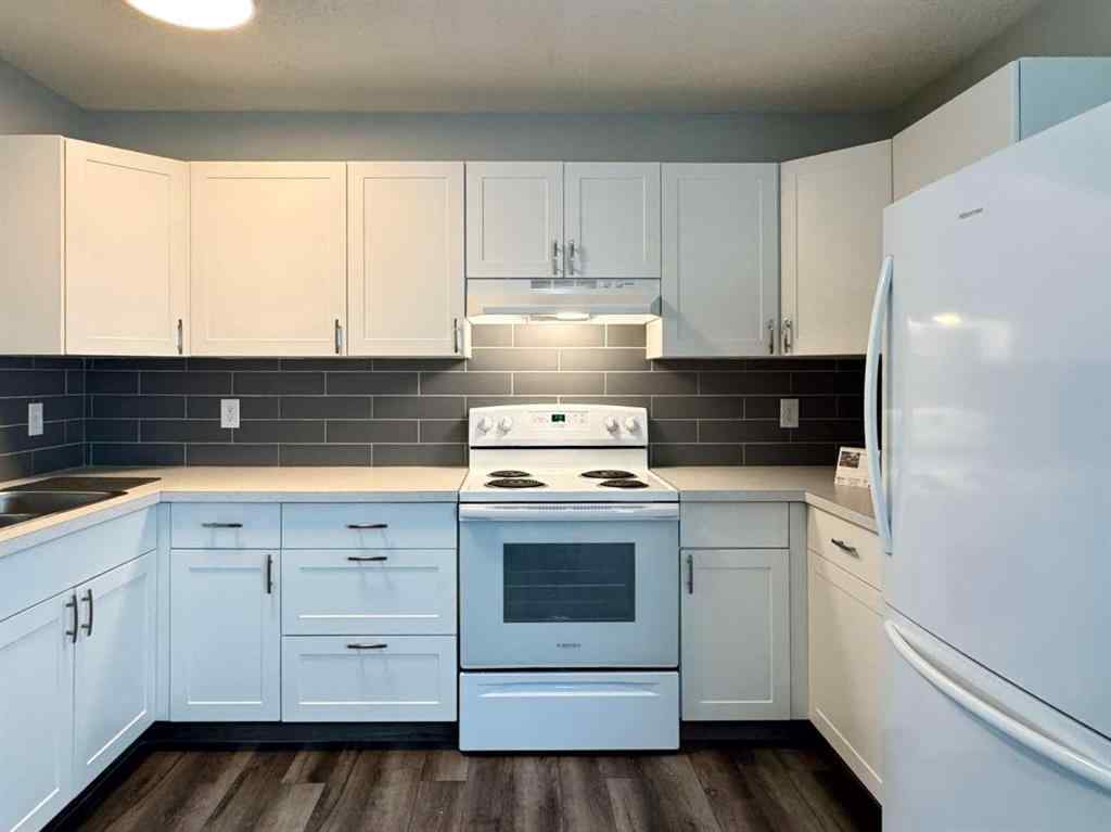 MLS® A2247258 - 545 Columbia Boulevard W in Varsity Village Lethbridge, Residential