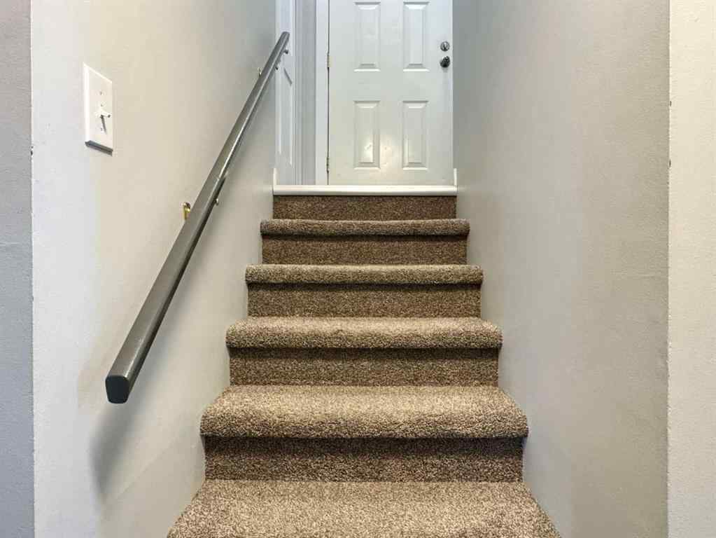 MLS® A2247258 - 545 Columbia Boulevard W in Varsity Village Lethbridge, Residential