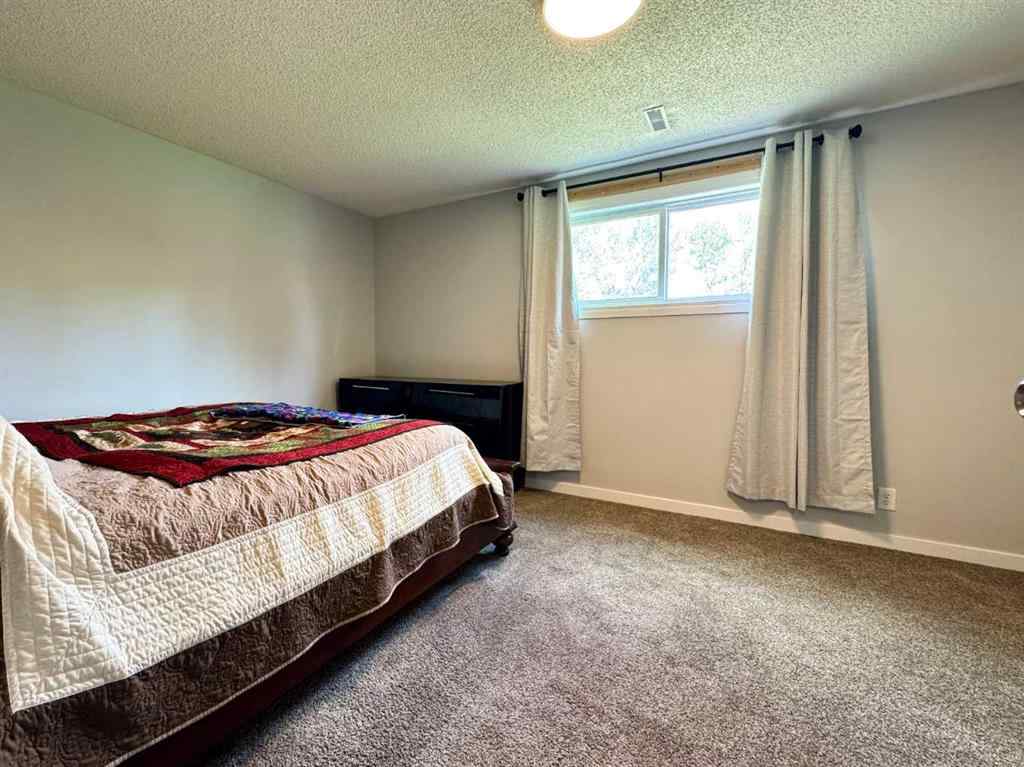 MLS® A2247258 - 545 Columbia Boulevard W in Varsity Village Lethbridge, Residential