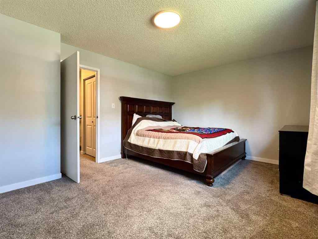 MLS® A2247258 - 545 Columbia Boulevard W in Varsity Village Lethbridge, Residential