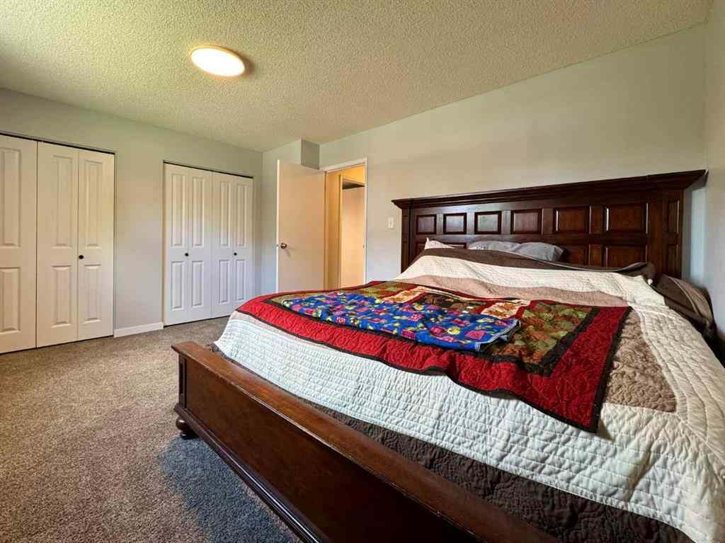 MLS® A2247258 - 545 Columbia Boulevard W in Varsity Village Lethbridge, Residential