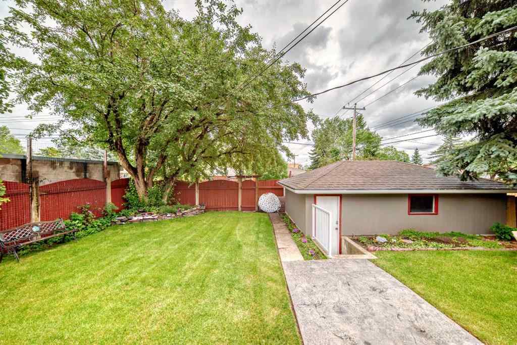 MLS® A2247260 - 7520 7 Street SW in Kingsland Calgary, Residential