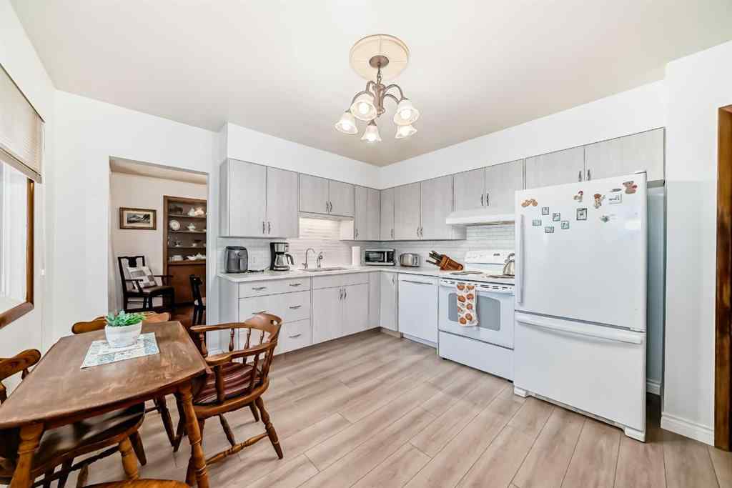 MLS® A2247260 - 7520 7 Street SW in Kingsland Calgary, Residential