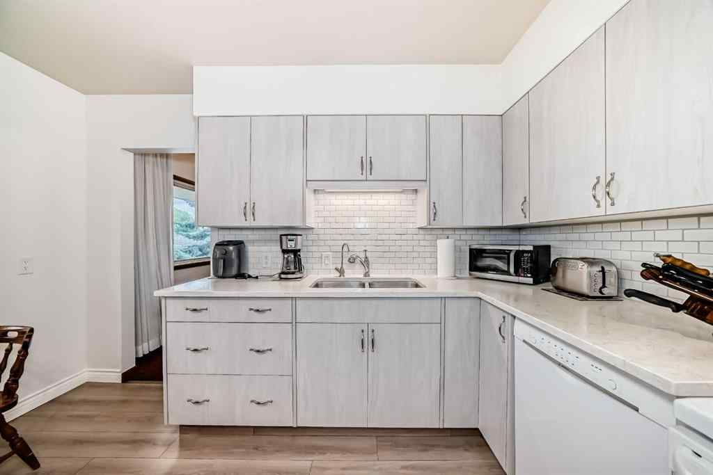 MLS® A2247260 - 7520 7 Street SW in Kingsland Calgary, Residential