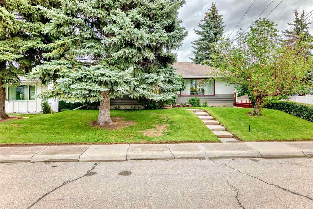 MLS® A2247260 - 7520 7 Street SW in Kingsland Calgary, Residential