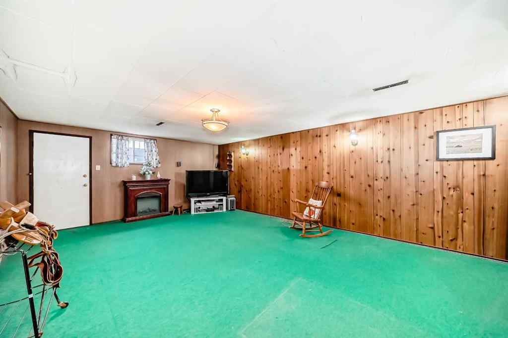MLS® A2247260 - 7520 7 Street SW in Kingsland Calgary, Residential